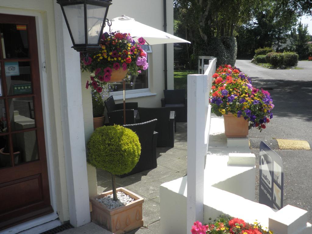Longfrie Inn Saint Saviour Exterior photo